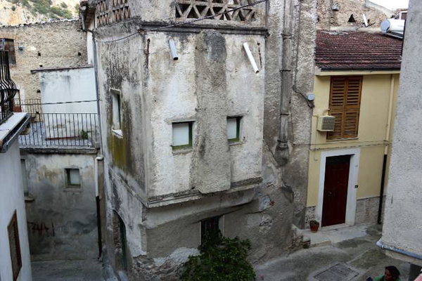 Le case Kodra a Civita